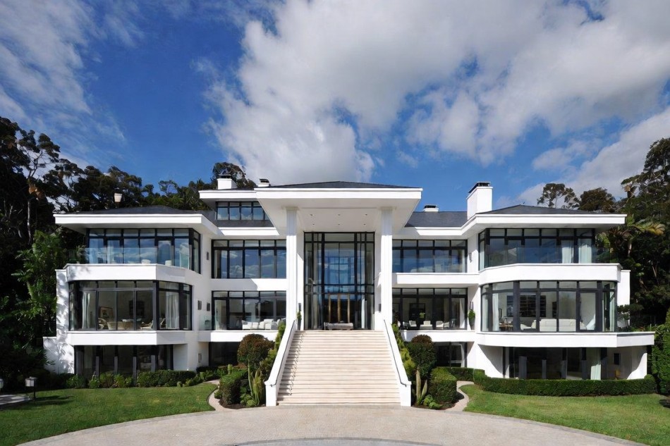 The Most Luxurious Homes in Beverly Hills #LuxuryRealEstate, #BeverlyHillsRealEstate, #LuxuryHomes, #BeverlyHillsHomes, #LuxuryLifestyle, #LuxuryLiving, #BeverlyHills, #BevHillsMag, #BeverlyHillsMagazine, #LuxuryRealEstate