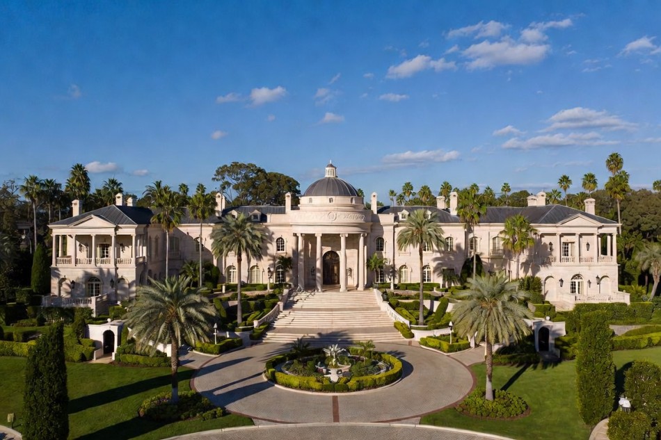 The Most Luxurious Homes in Beverly Hills #LuxuryRealEstate, #BeverlyHillsRealEstate, #LuxuryHomes, #BeverlyHillsHomes, #LuxuryLifestyle, #LuxuryLiving, #BeverlyHills, #BevHillsMag, #BeverlyHillsMagazine, #LuxuryRealEstate