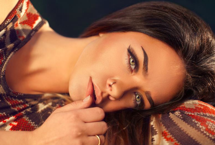 How To Get The Perfect Eyebrows Beautiful Model WIth Perfect Eyebrows