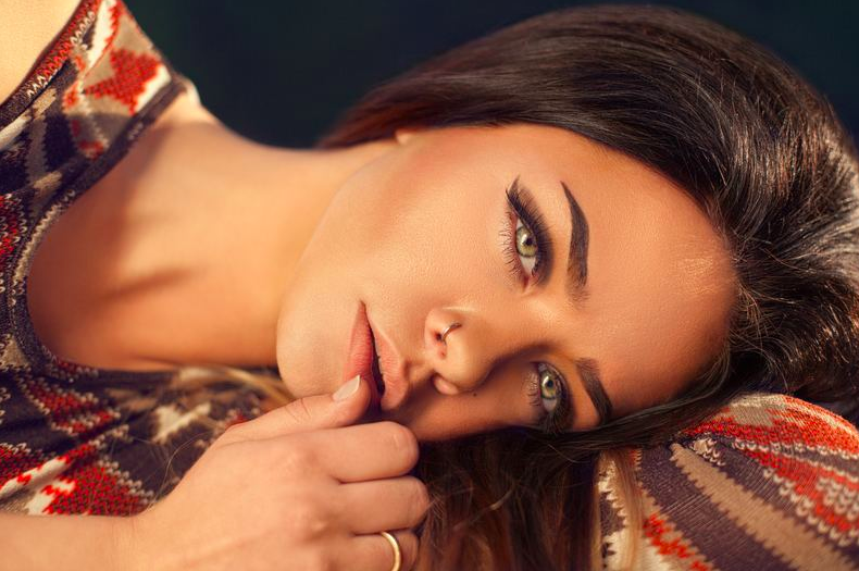 How To Get The Perfect Eyebrows Beautiful Model WIth Perfect Eyebrows