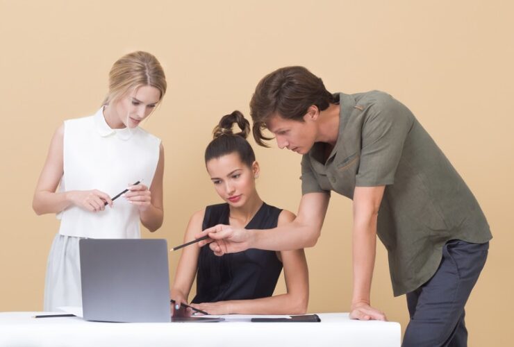 Advantages & Disadvantages Of Outsourcing #business #success #money #outsourcing #bevhillsmag #beverlyhillsmagazine #beverlyhills