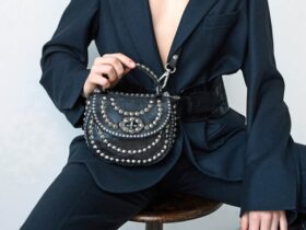 Campomaggi Italian leather: styling the mini clutch bag