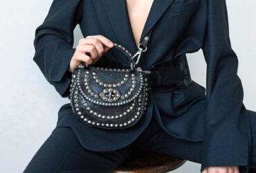 Campomaggi Italian leather: styling the mini clutch bag