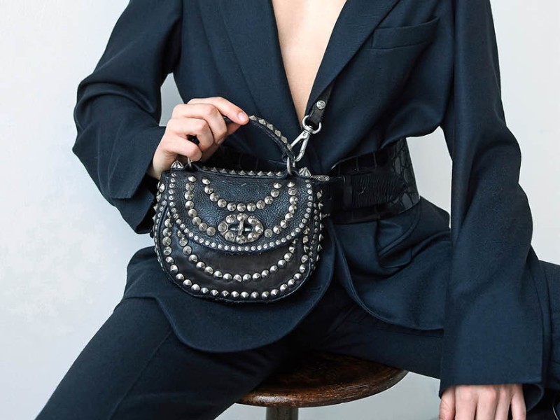 Campomaggi Italian leather: styling the mini clutch bag