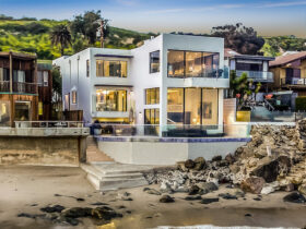 Barry Manilow's Malibu Beach House