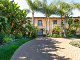 Kaley Cuoco's Tarzana Mansion