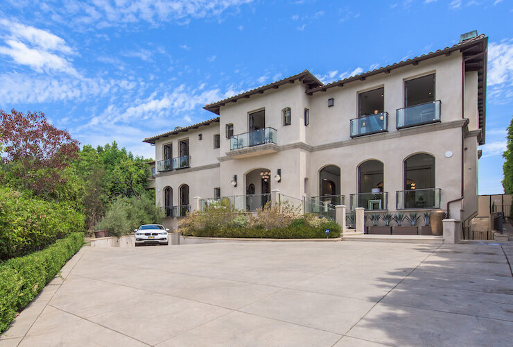 Kathy Griffin's A-List Bel Air Estate #luxury #realestate #homesforsale #celebrity #celebrityhomes #celebrityrealestate #dreamhomes #kathygriffin #beverlyhill #beverlyhillsmagazine #bevhillsmag