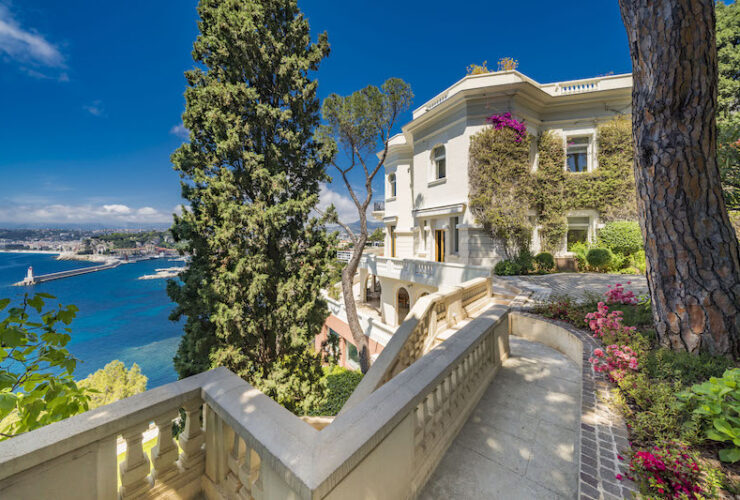 Sean Connery's South of France Villa #luxury #realestate #homesforsale #celebrity #celebrityhomes #celebrityrealestate #dreamhomes #bevhillsmag #beverlyhills #beverlyhillsmagazine #seanconnery