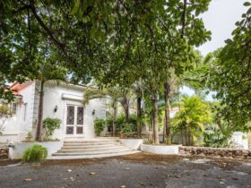 The Duke of Windsor's Bahamas Estate #dukeofwindsor #luxury #realestate #homesforsale #celebrity #celebrityhomes #celebrityrealestate #dreamhomes #beverlyhills #beverlyhillsmagazine #bevhillsmag