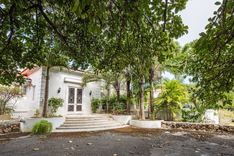 The Duke of Windsor's Bahamas Estate #dukeofwindsor #luxury #realestate #homesforsale #celebrity #celebrityhomes #celebrityrealestate #dreamhomes #beverlyhills #beverlyhillsmagazine #bevhillsmag