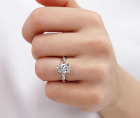 New Aesthetics of Diamond Engagement Rings #ContemporaryRings, #ModernEngagement, #DiamondTrends, #BezelSetting, #StackingRings, #Jewelry, #LuxuryRings