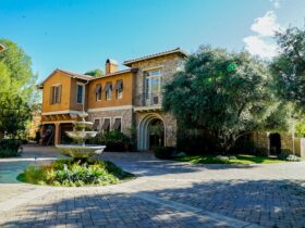 A Celebrity Mansion in Calabasas #selenagomez #frenchmontana #luxury #realestate #homesforsale #celebrity #celebrityhomes #celebrityrealestate #dreamhomes #beverlyhills #bevhillsmag #beverlyhillsmagazine