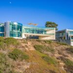 Razor House: Alicia Keys' New Home #aliciakeys #luxury #realestate #homesforsale #celebrity #celebrityhomes #celebrityrealestate #dreamhomes #beverlyhills #bevhillmag #beverlyhillsmagazine