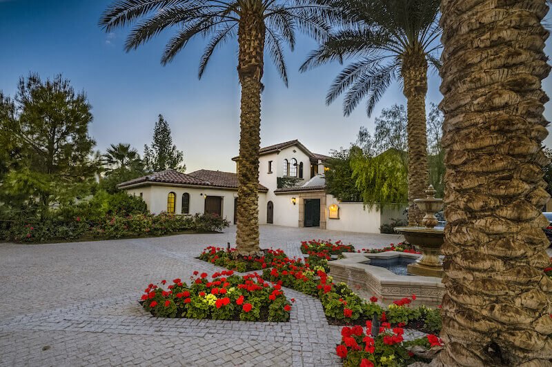 Sylvester Stallone's Million Dollar Home in La Quinta #luxury #realestate #homesforsale #celebrity #celebrityhomes #celebrityrealestate #dreamhomes #sylvesterstallone #beverlyhills #beverlyhillsmagazine #bevhillsmag