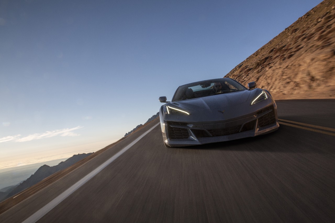 Luxury Sports Car: Chevrolet Corvette E Ray #beverlyhills #beverlyhillsmagazine #bevhillsmag #Chevy #ChevroletCorvetteZ06 #ChevyCorvetteZ06 #coolcar #luxurysportscar #sportscar #fastcar #fastestcar #carmagazine #popularcarmagazine