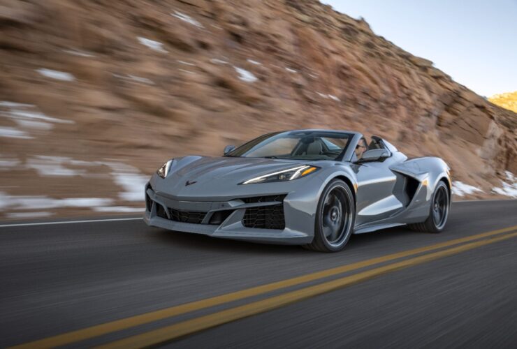 Luxury Sports Car: Chevrolet Corvette E Ray #beverlyhills #beverlyhillsmagazine #bevhillsmag #Chevy #ChevroletCorvetteZ06 #ChevyCorvetteZ06 #coolcar #luxurysportscar #sportscar #fastcar #fastestcar #carmagazine #popularcarmagazine