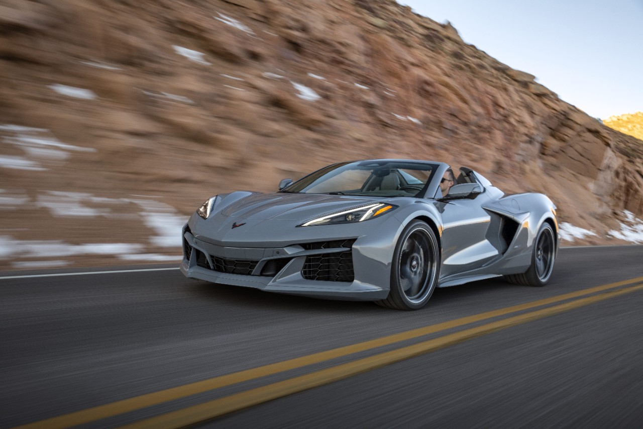 Luxury Sports Car: Chevrolet Corvette E Ray #beverlyhills #beverlyhillsmagazine #bevhillsmag #Chevy #ChevroletCorvetteZ06 #ChevyCorvetteZ06 #coolcar #luxurysportscar #sportscar #fastcar #fastestcar #carmagazine #popularcarmagazine