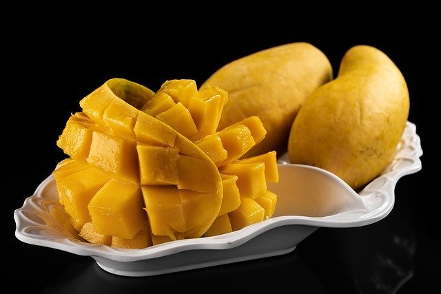 Health Benefits of Mangoes #healthy #fruits #best #food #mangoes #love #mango #bevhillsmag #beverlyhills #beverlyhillsmagazine