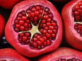Amazing Health Benefits of Pomegranates #healthy #fruits #best #food #pomegranates #love #pomegranate #bevhillsmag #beverlyhills #beverlyhillsmagazine
