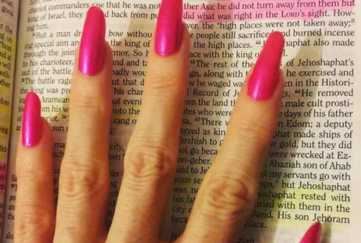 How To Get Beautiful, Natural, Long Nails. #BevHillsMag #beverlyhillsmagazine #beauty #nails