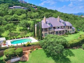 The Milburn Estate: An Austin Luxury Property #luxury #realestate #homesforsale #dreamhomes #beverlyhills #bevhillsmag #beverlyhillsmagazine