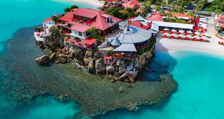 A Luxurious Holiday at Eden Rock St. Barths #travel #fivestarhotels #luxuryhotel #vacation #exclusivegetaway #beverlyhillsmagazine #beverlyhills #bevhillsmag