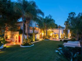 Cher's Beverly Hills Mansion For Sale $68Million #beverlyhills #beverlyhillsmagazine #luxury #realestate #homesforsale #celebrity #celebrityhomes #cher #realestate #dreamhomes #beverlyhills #bevhillsmag #beverlyhillsmagazine