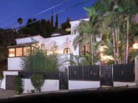 Paris Hilton Sunset Strp Home #beverlyhills #beverlyhillsmagazine #luxury #realestate #homesforsale #hamptons #newyork #beachside #realestate #dreamhomes #beverlyhills #bevhillsmag #beverlyhillsmagazine #parishilton #heiress #celebrities #celebrityhomes