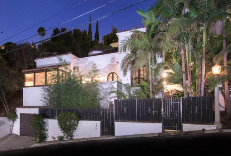 Paris Hilton Sunset Strp Home #beverlyhills #beverlyhillsmagazine #luxury #realestate #homesforsale #hamptons #newyork #beachside #realestate #dreamhomes #beverlyhills #bevhillsmag #beverlyhillsmagazine #parishilton #heiress #celebrities #celebrityhomes