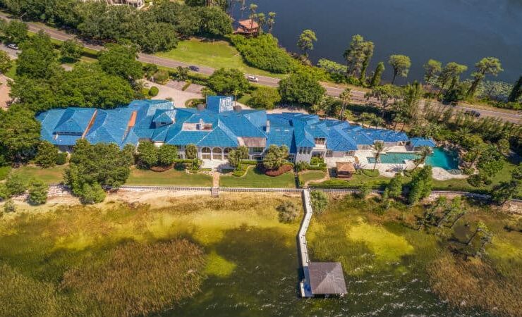 Shaquille O’Neal Mansion For Sale $28 Million #luxury #homes #celebrity #realestate #manions #beverlyhills #beverlyhills #bevhillsmag