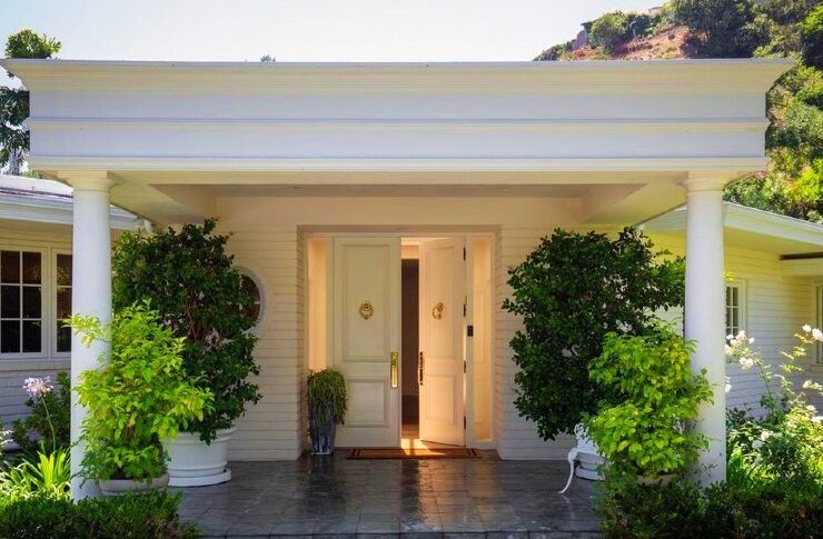 Exclusive Off Market Beverly Hills Home #luxury #realestate #homesforsale #dreamhomes #beverlyhills #bevhillsmag #beverlyhillsmagazine