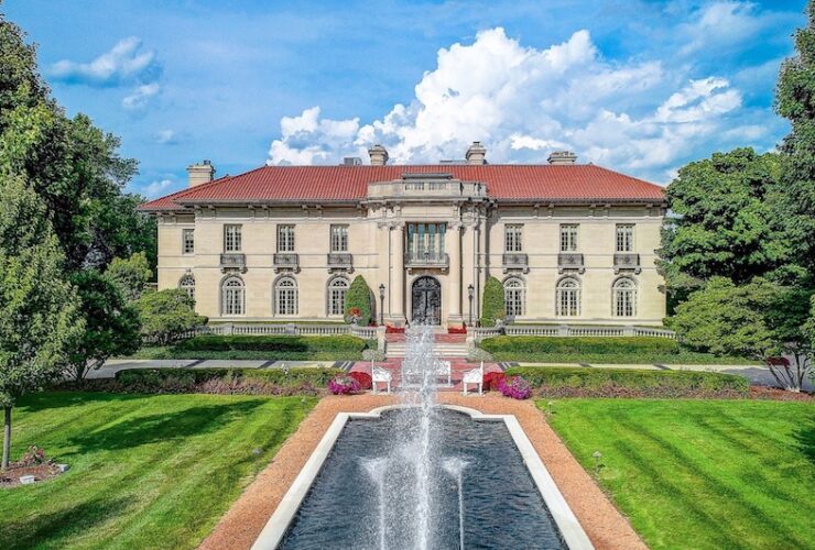 A Historic Luxury Home in Wisconsin #luxury #realestate #homesforsale #dreamhomes #beverlyhills #bevhillsmag #beverlyhillsmagazine