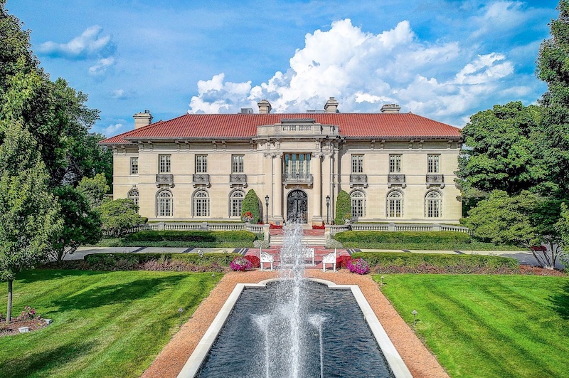 A Historic Luxury Home in Wisconsin #luxury #realestate #homesforsale #dreamhomes #beverlyhills #bevhillsmag #beverlyhillsmagazine