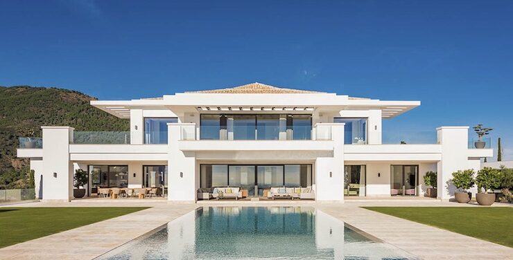 A Sunshine-Filled Marbella Villa #luxury #realestate #homesforsale #dreamhomes #beverlyhills #bevhillsmag #beverlyhillsmagazine