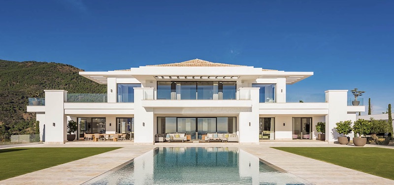 A Sunshine-Filled Marbella Villa #luxury #realestate #homesforsale #dreamhomes #beverlyhills #bevhillsmag #beverlyhillsmagazine