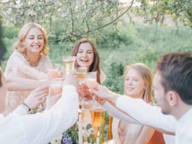 Tips To Hosting An Elegant Outdoor #Summer Party #BevHillsMag #beverlyhillsmagazine #beverlyhills