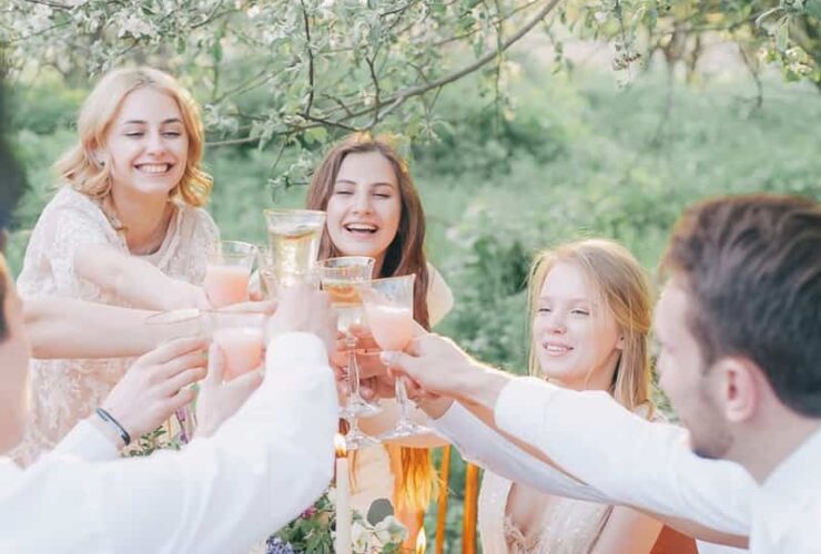 Tips To Hosting An Elegant Outdoor #Summer Party #BevHillsMag #beverlyhillsmagazine #beverlyhills
