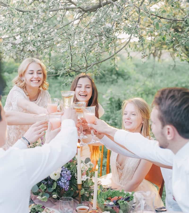 Tips To Hosting An Elegant Outdoor #Summer Party #BevHillsMag #beverlyhillsmagazine #beverlyhills