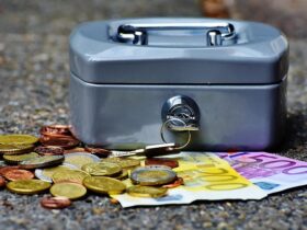 Smart Ways High-Income Households Protect Cash at Home #protectcash #securemoney #wealthmanagement #beverlyhillsmagazine