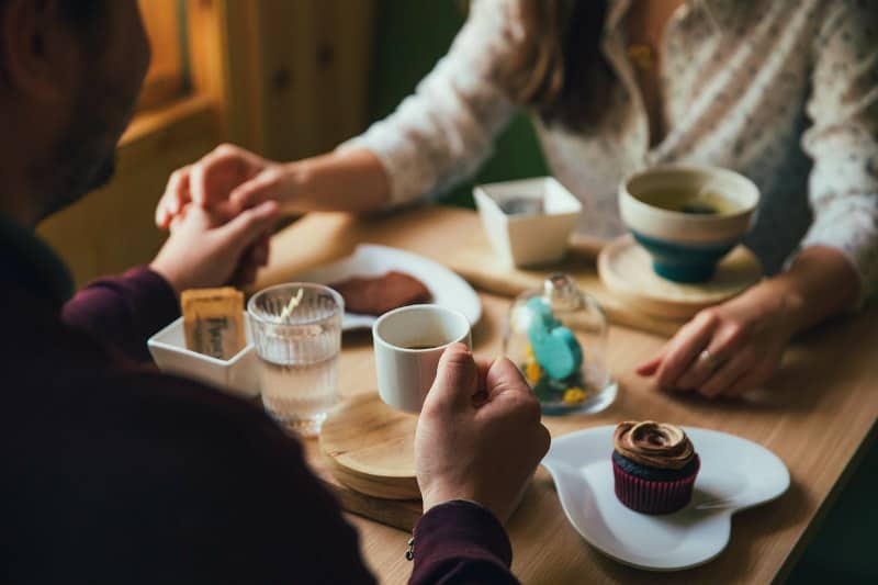 8 Ways To Meet Single Women In Beverly Hills #personalsuccess #love #dating #beverlyhills #bevhillsmag #beverlyhillsmagazine