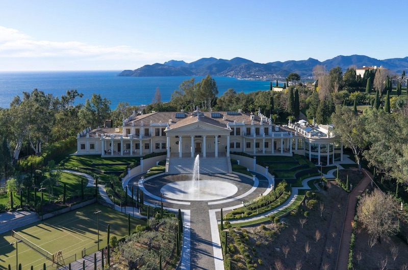 An Extravagant Cannes Estate #luxury #realestate #homesforsale #dreamhomes #beverlyhills #bevhillsmag #beverlyhillsmagazine