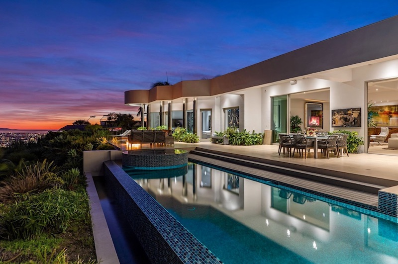 A Contemporary Dream Home in Beverly Hills #luxury #realestate #homesforsale #dreamhomes #beverlyhills #bevhillsmag #beverlyhillsmagazine