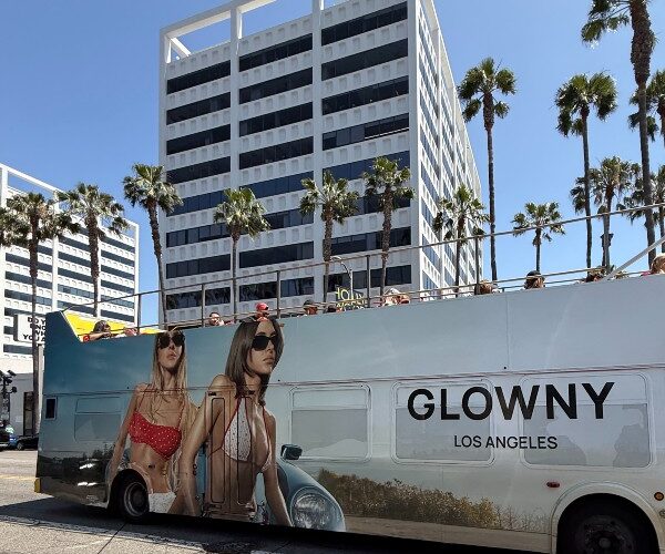 GLOWNY: Empowering Girls with Timeless Style #Fashion #GirlsFashion #GLOWNY #KoreanFashion #Y2KFashion #TrendyClothing #Individuality #BeverlyHills #BeverlyHillsMagazine #BevHillsMag
