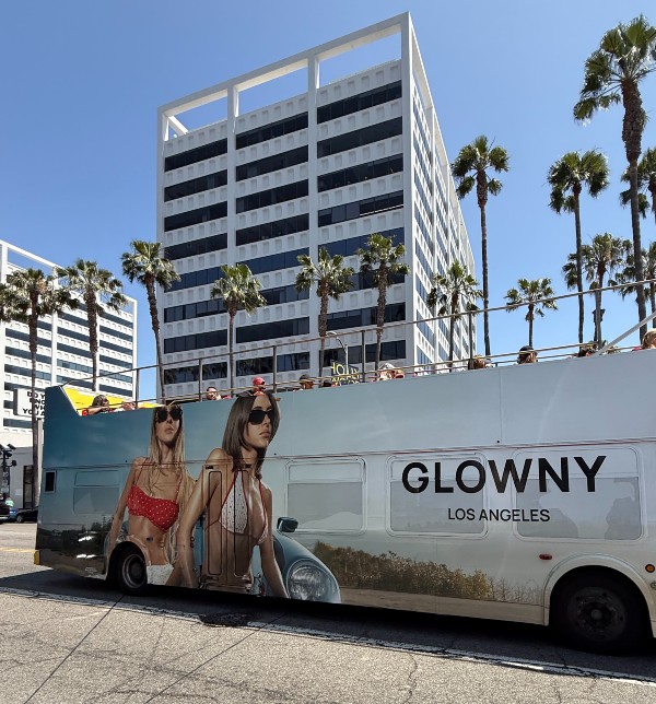 GLOWNY: Empowering Girls with Timeless Style #Fashion #GirlsFashion #GLOWNY #KoreanFashion #Y2KFashion #TrendyClothing #Individuality #BeverlyHills #BeverlyHillsMagazine #BevHillsMag