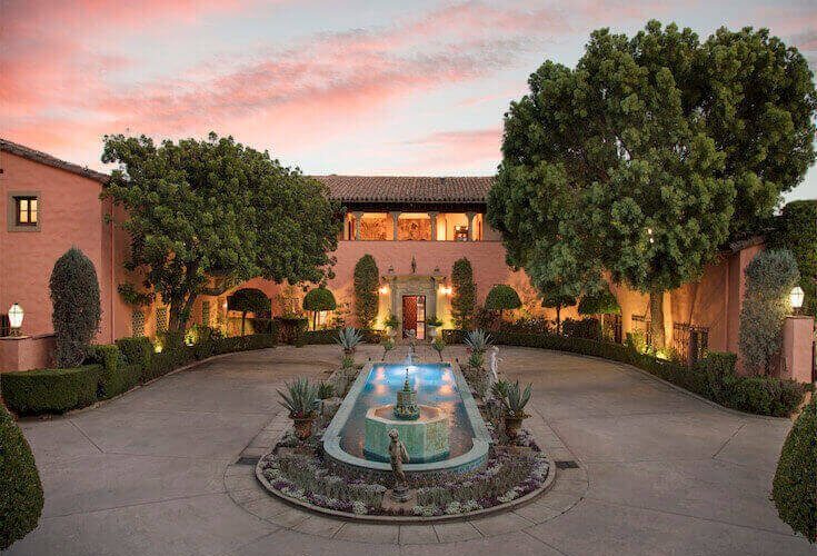 Beverly House: An Iconic Mansion #beverlyhills #beverlyhillsmagazine #bevhillsmag #luxury #realestate #homesforsale #celebrity #celebrityhomes #celebrityrealestate #dreamhomes