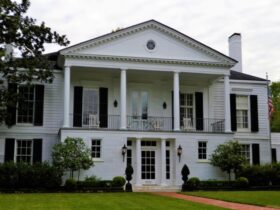 The most extravagant celebrity home: #beverlyhills #beverlyhillsmagazine #celebrityhomes #luxuryhomes #celebrities #billgates #oprahwinfrey #tigerwoods #georgeclooney #beyonce #jayz #realestate