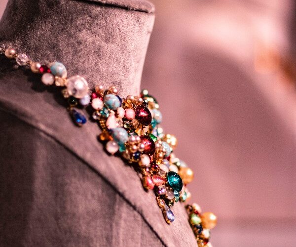 beverly hills magazine tips for buying jewelry piece