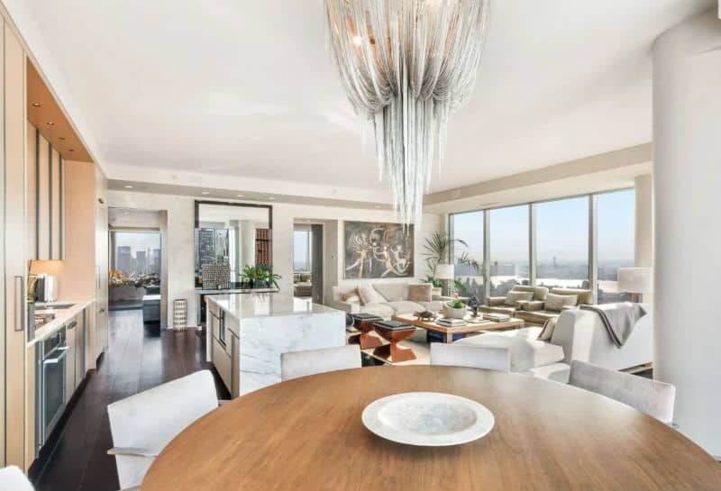 Tom Brady & Gisele Bundchen NYC Apartment For Sale $13,950,000 #beverlyhills #beverlyhillsmagazine #luxury #realestate #homesforsale #newyork #nyc #newyorkcity #dreamhomes #celebrities