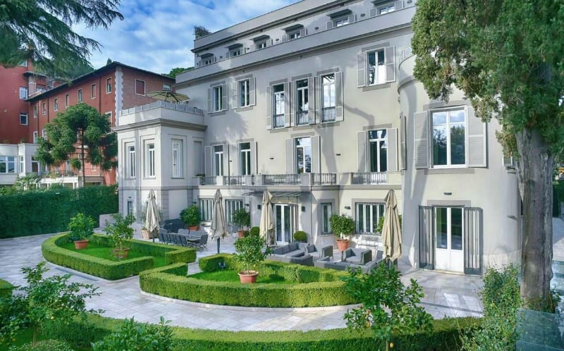 A Dream Home on Gianicolo Hill in Rome, Italy #italy #rome #gianicolo #dreamhomes #mansion #dreamhome #realestate #luxury #homes #bevhillsmag #beverlyhillsmagazine #beverlyhills