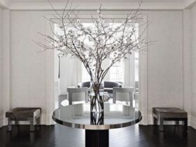 Jeff Zucker's Elegant Manhattan Apartment #luxury #realestate #homesforsale #celebrity #celebrityhomes #celebrityrealestate #dreamhomes #beverlyhills #bevhillsmag #beverlyhillsmagazine #jeffzucker